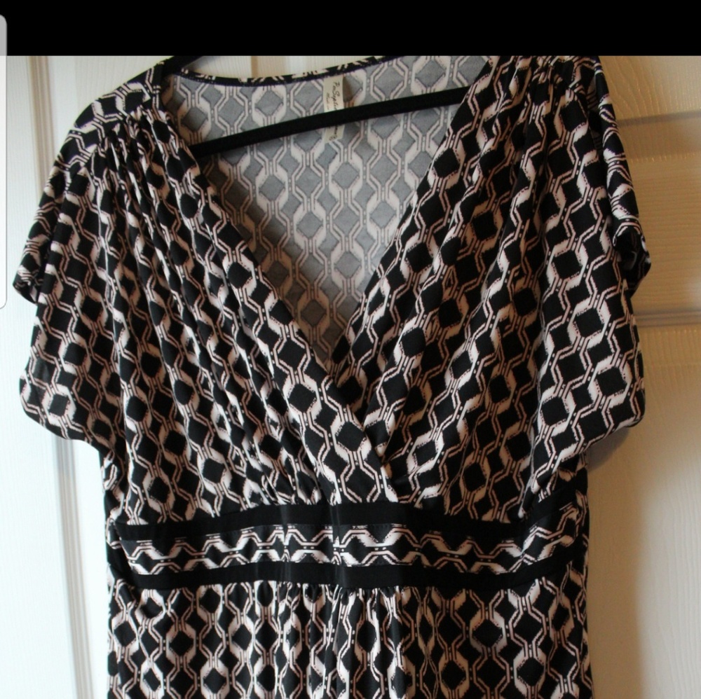 Patterned Dress - Picture 2 of 4